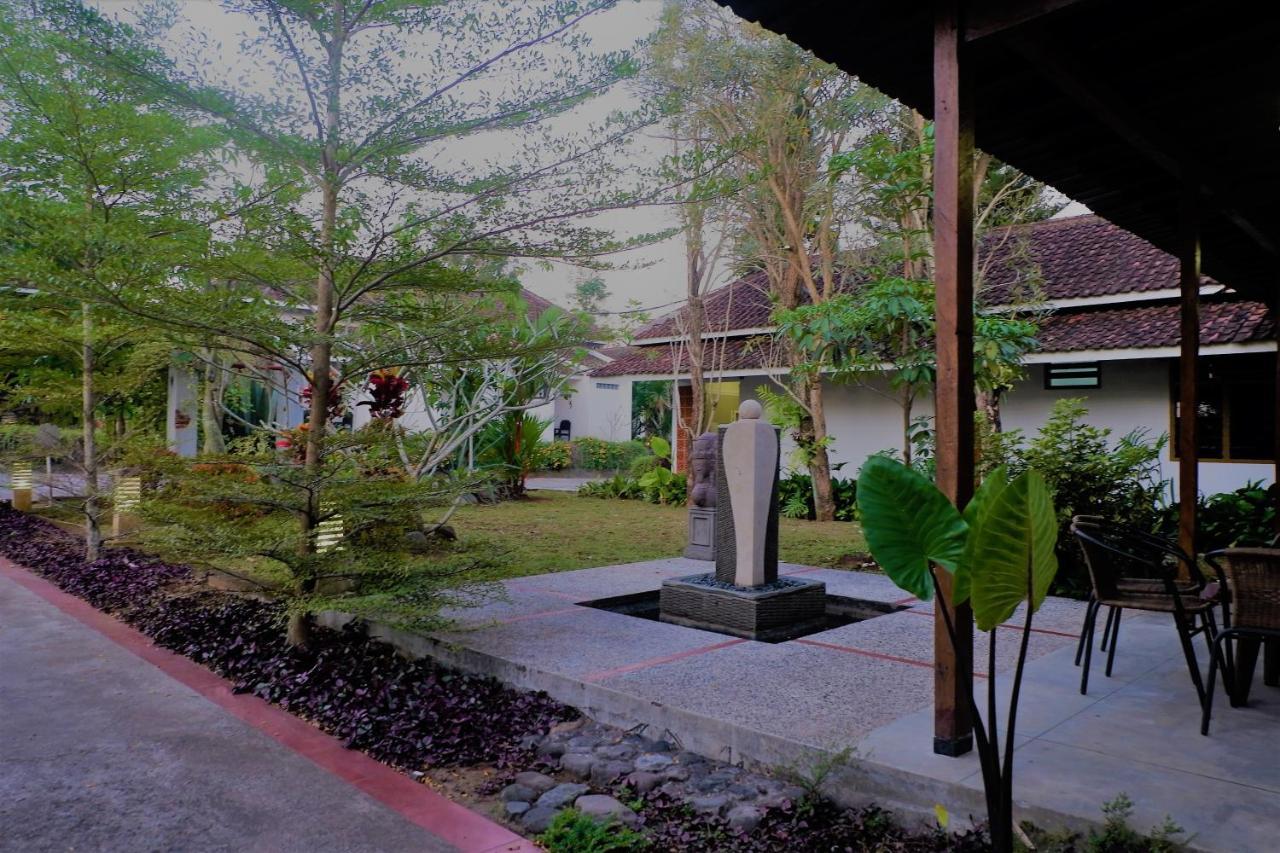 Hotel Minak Jinggo Banyuwangi  Buitenkant foto